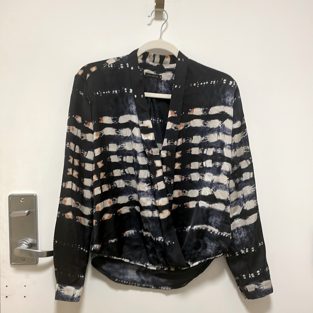 Silky patterned blouse Size 32/XS